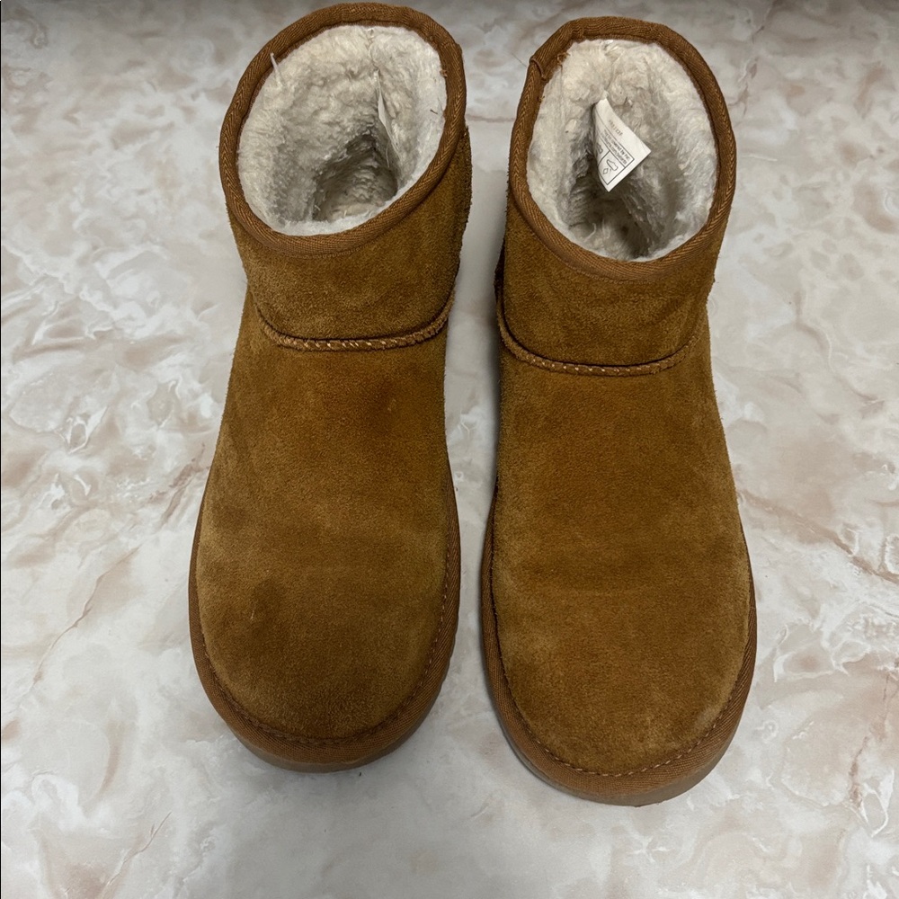 Koolaburra by UGG boots size 8 - Picture 2 of 6